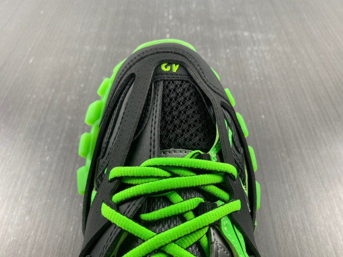 blcg track black green 542436 w3nu2 1035