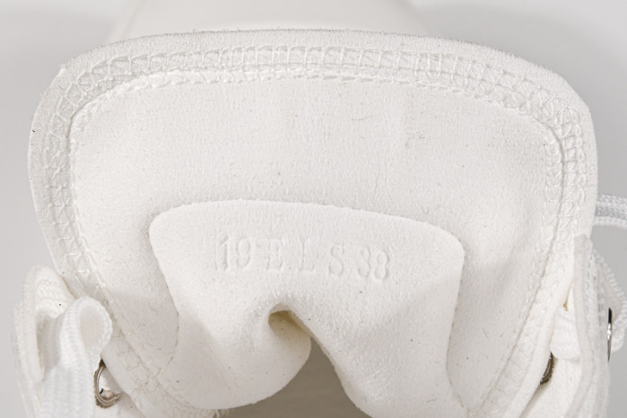 d10r b23 homme kaws high top sneaker