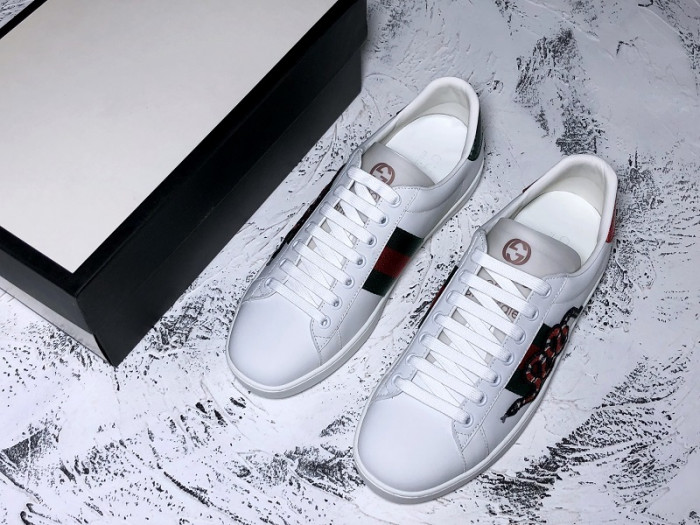 G*u*i ace embroidered low-top sneaker white with snake