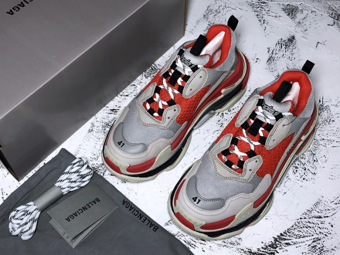 blcg triple s trainer grey red 536737 w09oh 6151
