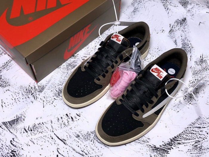 travis scott x air jordan 1 low cq4277-001
