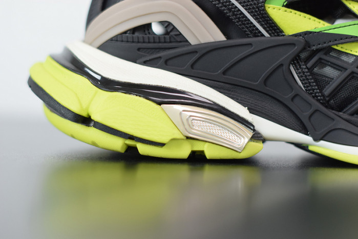 blcg track.2 black fluorescent and yellow 570391 w2gn3 1022