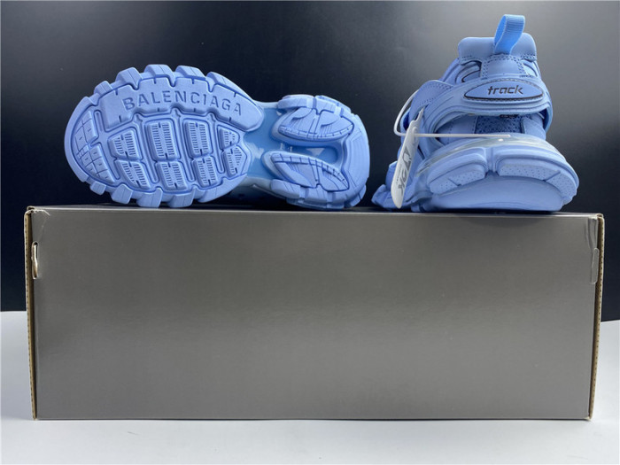 blcg track trainer light blue 542023-w2la1-4800 (led)