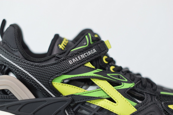 blcg track.2 black fluorescent and yellow 570391 w2gn3 1022