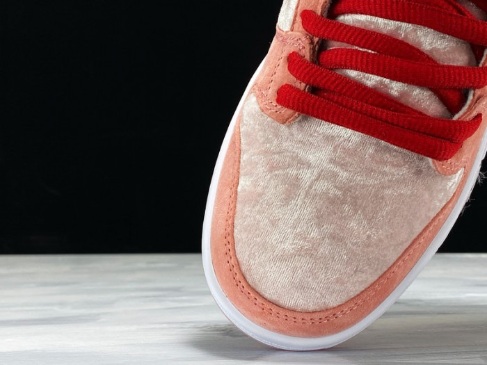 nike sb dunk low strangelove skateboards ct2552-800