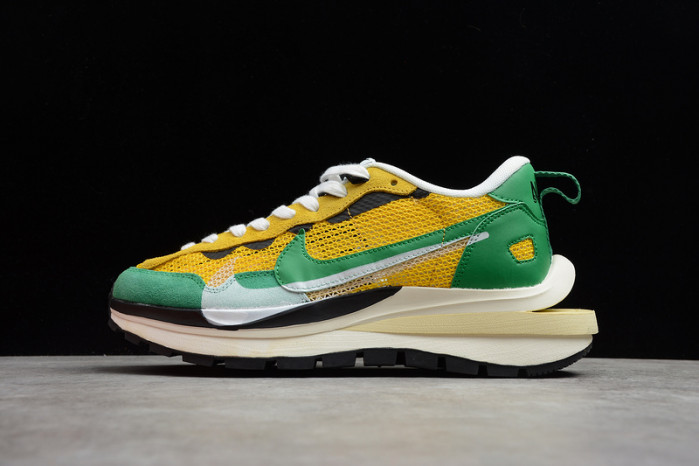 nike vaporwaffle sacai tour yellow stadium green cv1363-700
