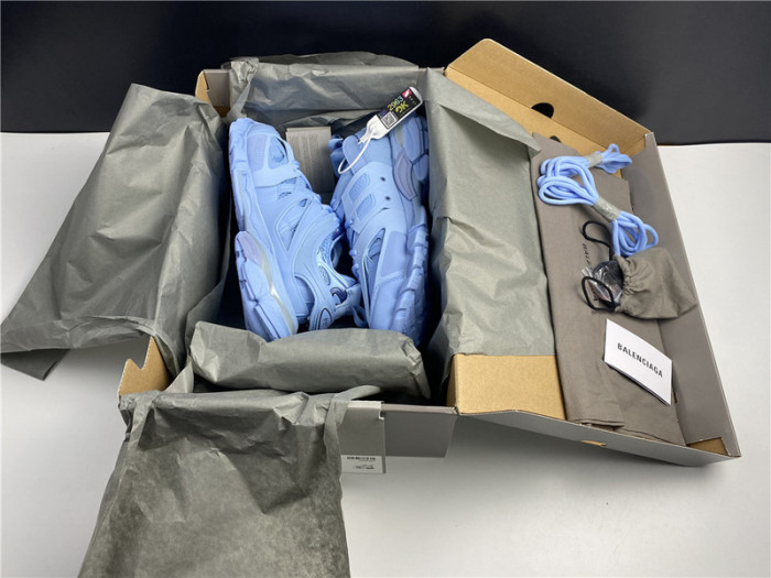 blcg track trainer light blue 542023-w2la1-4800 (led)