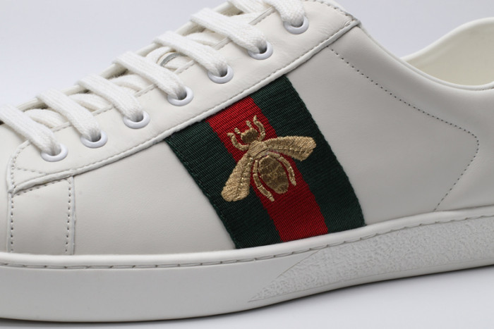 G*u*i ace embroidered low-top sneaker white with bee