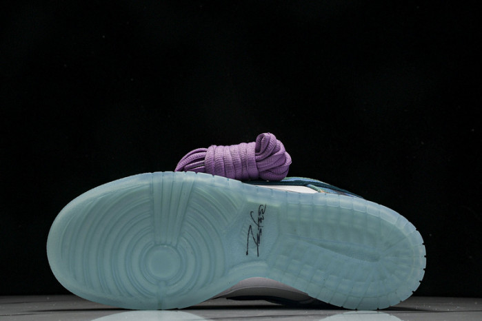 futura laboratories x nike sb dunk low hf6061-400