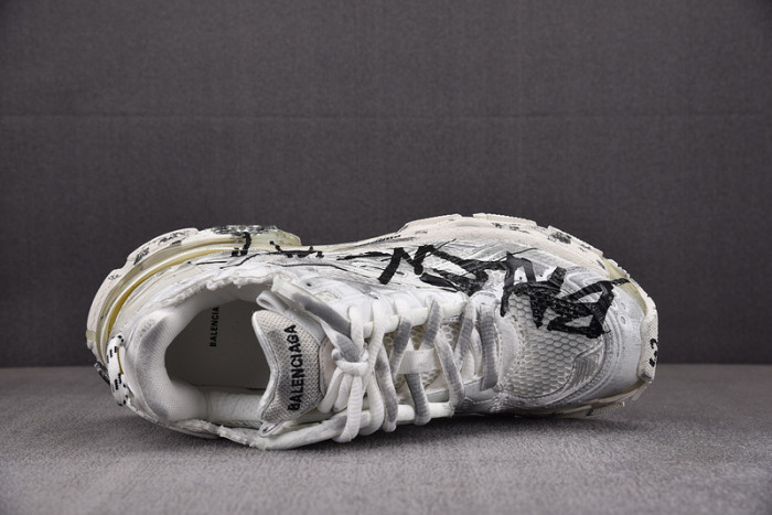 blcg runner graffiti 677403 w3rbq 9010