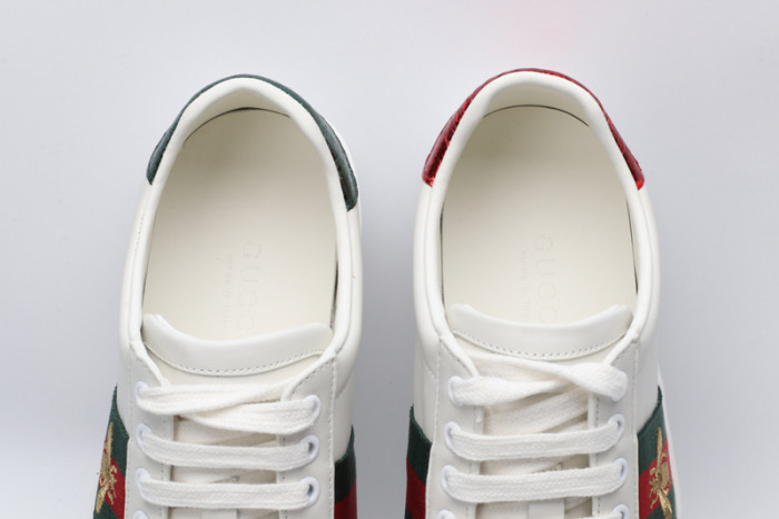 G*u*i ace embroidered low-top sneaker white with bee