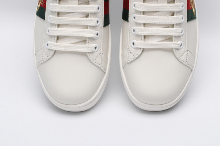 G*u*i ace embroidered low-top sneaker white with bee
