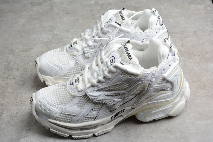 blcg runner 677402 w3ra9 9000