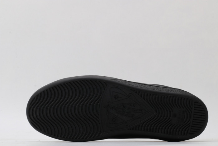 G*u*i ace embroidered low-top sneaker 431942a38g09064