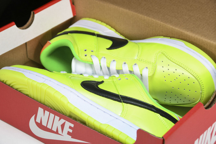 nike dunk low “glow in the dark” fj4610-702