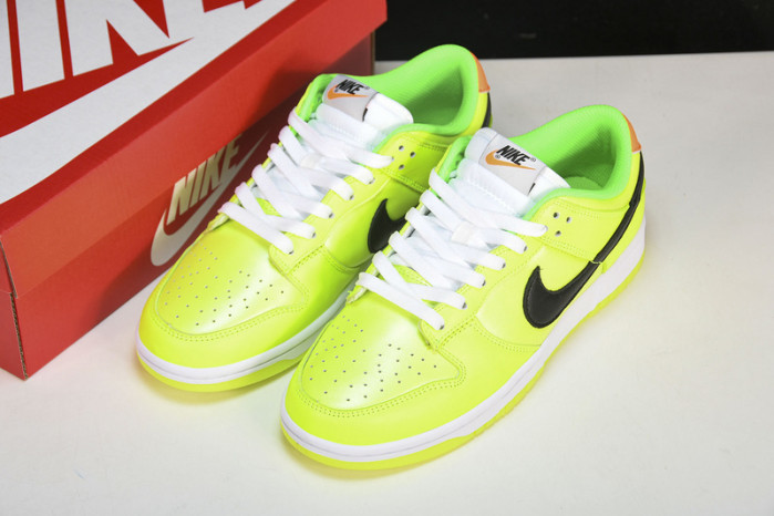 nike dunk low “glow in the dark” fj4610-702