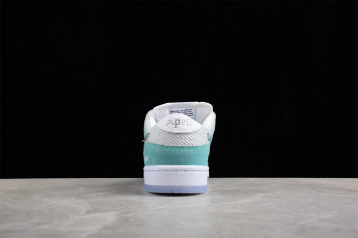 april skateboards x nike sb dunk low fd2562-400