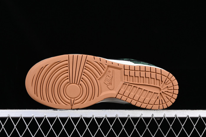 nike dunk low wmns “green snake” fq8893-397