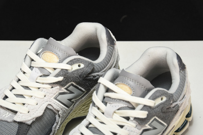 new balance 2002r protection pack rain cloud m2002rda