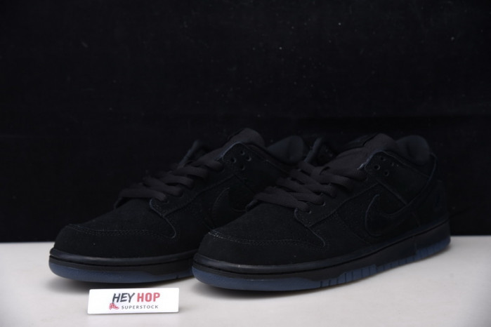 undefeated x nike dunk low 