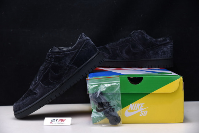 dover street market x nike dunk low triple black dh2686-002
