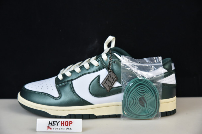 nike dunk low wmns vintage green dq8580-100