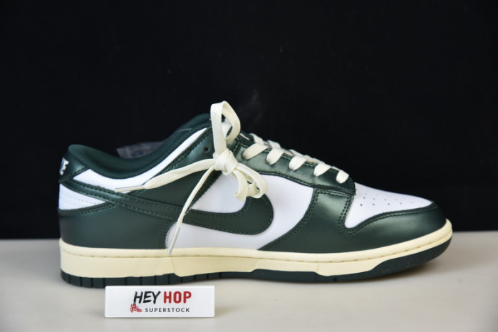 nike dunk low wmns vintage green dq8580-100