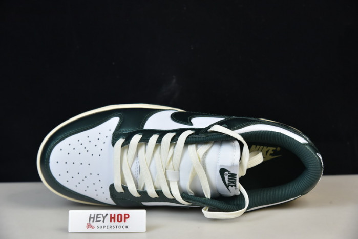 nike dunk low wmns vintage green dq8580-100