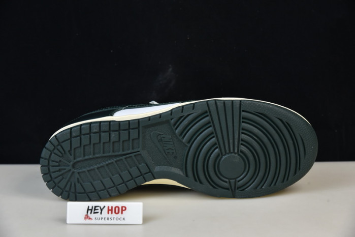 nike dunk low wmns vintage green dq8580-100