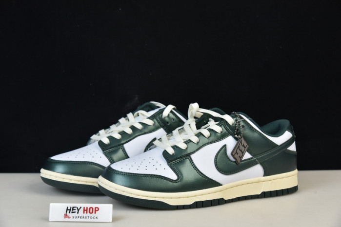 nike dunk low wmns vintage green dq8580-100