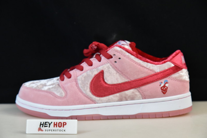 nike sb dunk low strangelove skateboards ct2552-800
